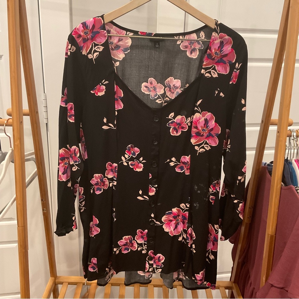 NWOT torrid black and pink floral 3/4 sleeve blouse top. Size 2X